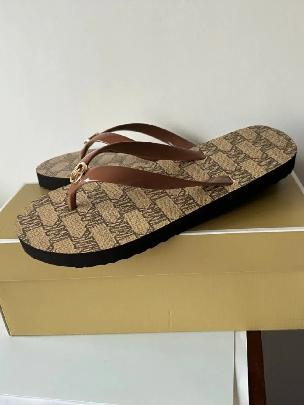 NIB MICHAEL KORS LOGO ALLOVER FLIP FLOPS NEW COLORS FROM 2026 Size 9 & 10